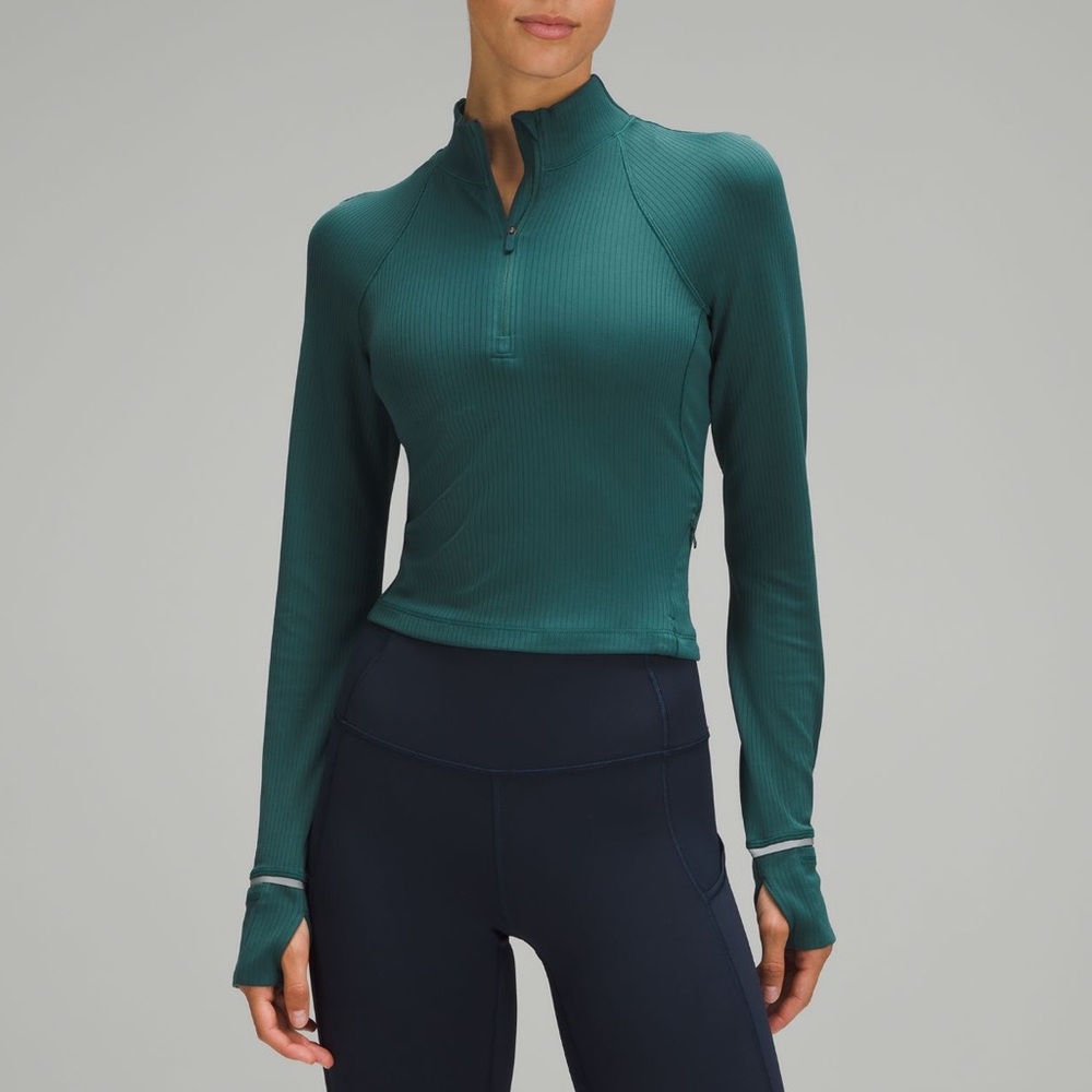It’s Ruru ripped cropped half zip!!